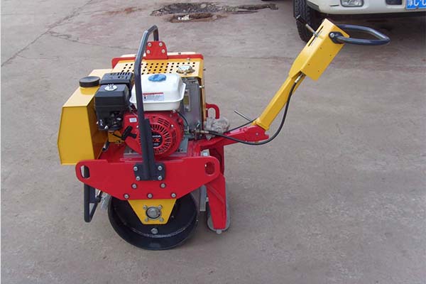小型<a href='http://m.uhtunitech.com.cn' target='_blank'>壓路機</a>