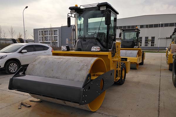 振動<a href='http://m.uhtunitech.com.cn' target='_blank'>壓路機(jī)</a>