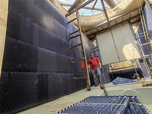 開式冷卻塔管式配水系統有哪些優勢？？(閉式冷卻塔與開式冷卻塔)