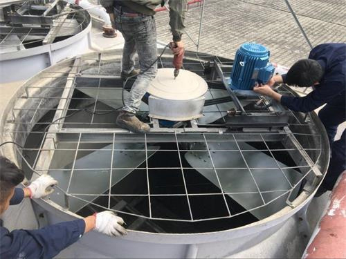 橫流冷卻塔內壁部件打磨工藝處理(橫流式冷卻塔結構)